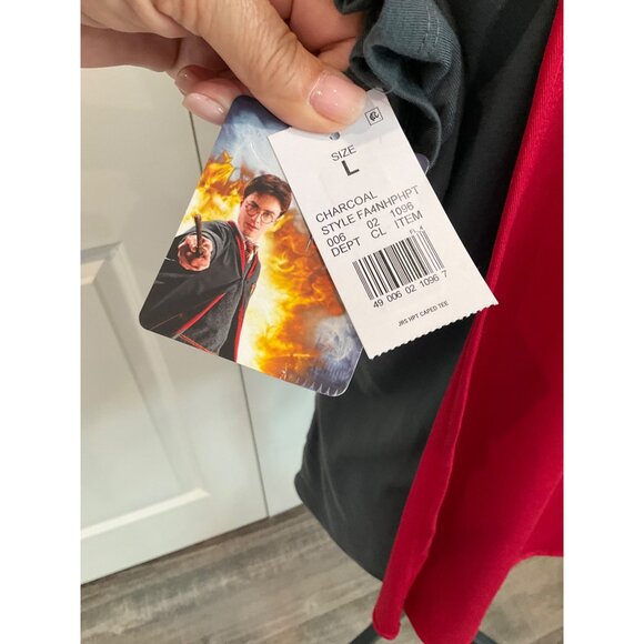 NWT Harry Potter Charcoal T-Shirt With Red Cape Size Large Warner Bros - Picture 3 of 3